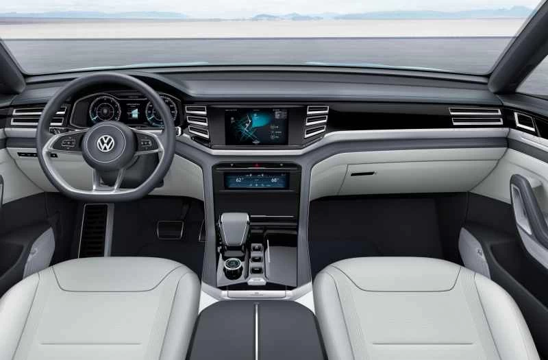 フォルクスワーゲン クロスクーペ GTE のダッシュボードを見る