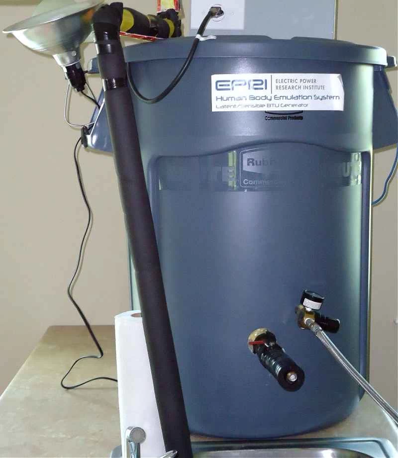 ロボハウスプロジェクトは、空き家に模擬の汗と息を注入した