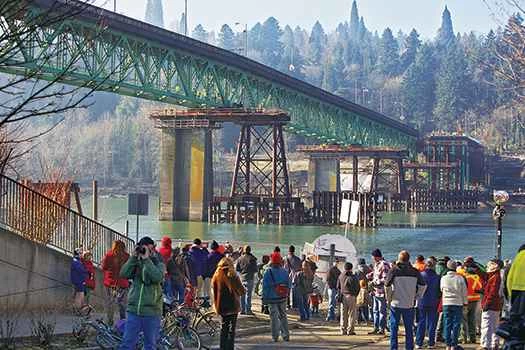 橋全体をどうやって動かすのでしょうか?