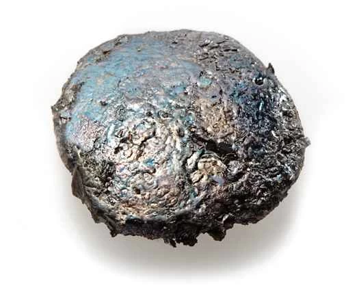 数グラムの実際の固体金属