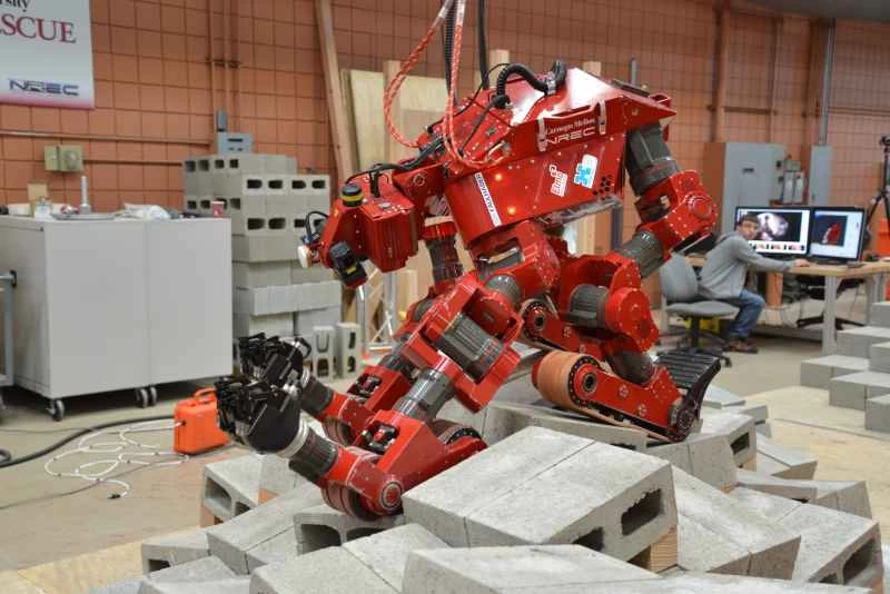 ドタバタ死：DARPA ロボティクス チャレンジの最終の過酷なステージでヒューマノイド ロボットは死ぬのか?