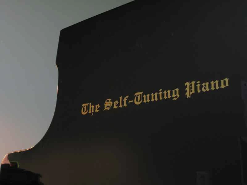 発明：自動調律ピアノ