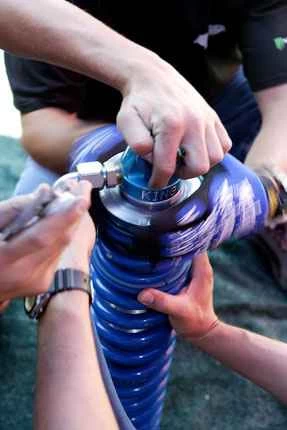 フルーガーレーシングは超高耐久ショックを使用していた