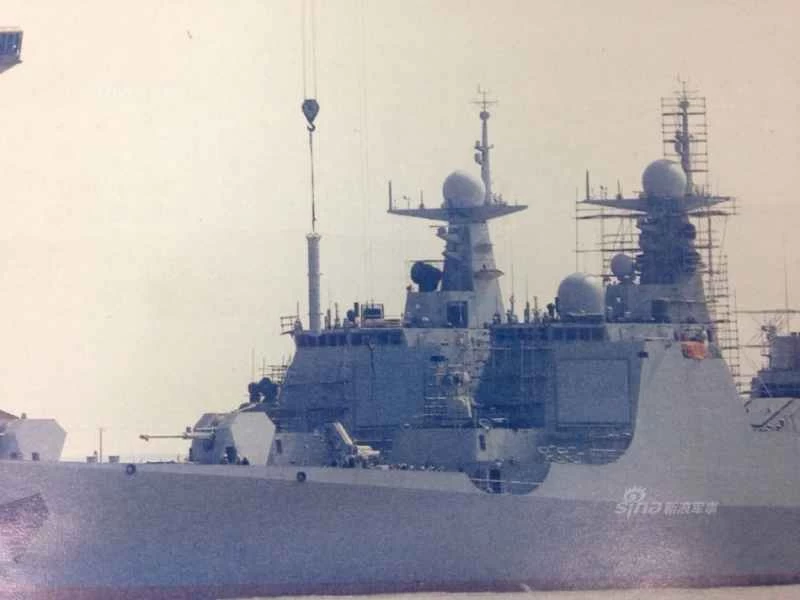 中国 052D 駆逐艦 陸陽 III HHQ-9B ミサイル