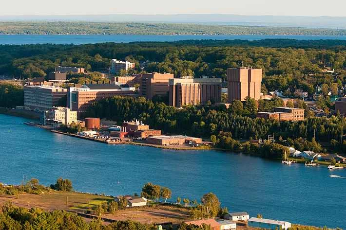 Facebookで重要な調査：配偶者を見つけたいならどこの大学に行くべきか