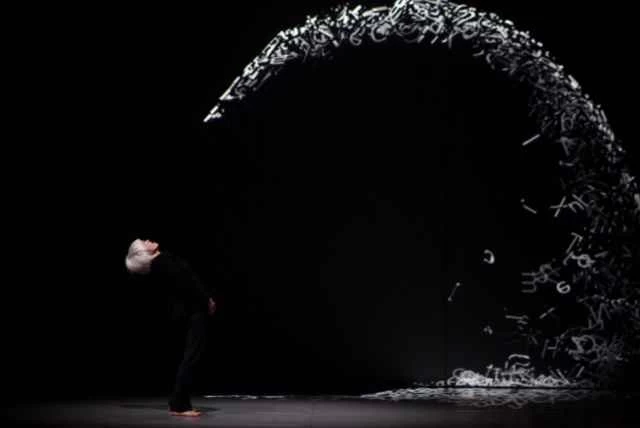 バーチャルリアリティを使ったフランスの実験演劇は最高にトリッピー