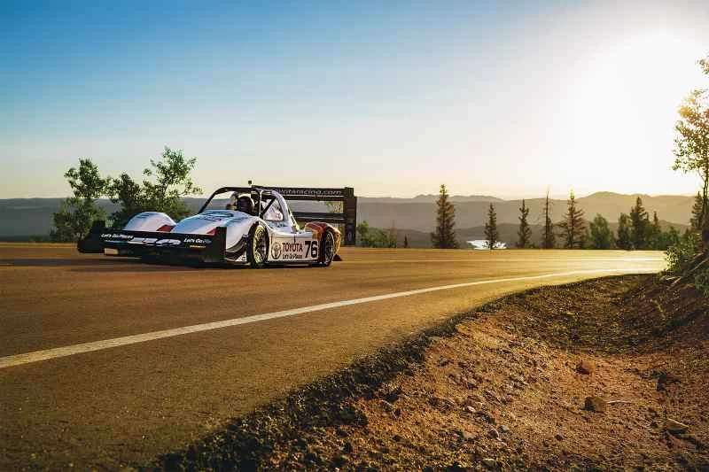 電気自動車がレーストラックに登場