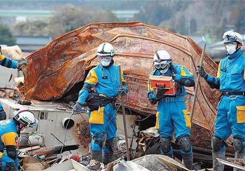 httpswww.popsci.comsitespopsci.comfilesimport2013fukushima-nuclear-reactor-workers-cleanup.jpg