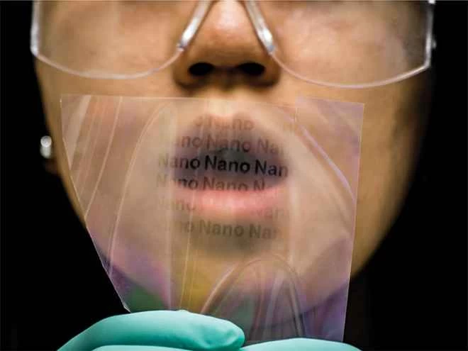 ミシガン大学 ポリマー多層ナノピラーアレイ