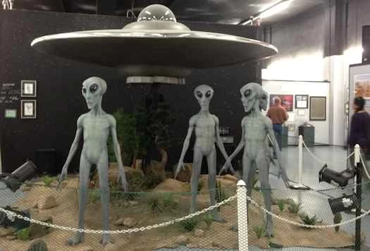 フェリックス・バウムガートナーの23マイル上空からのスカイダイビング挑戦のエイリアン起源