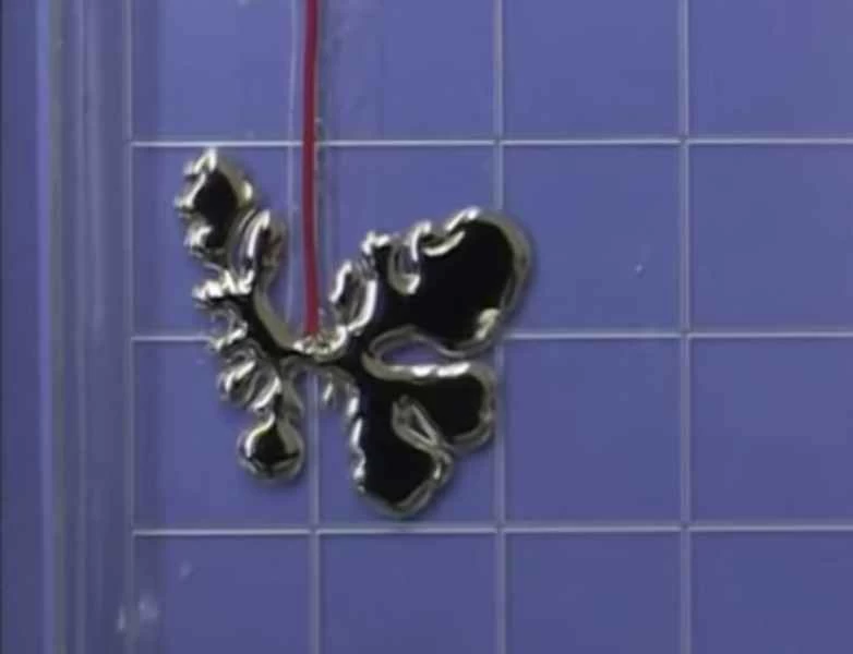 中国の形を変える金属ガリウム