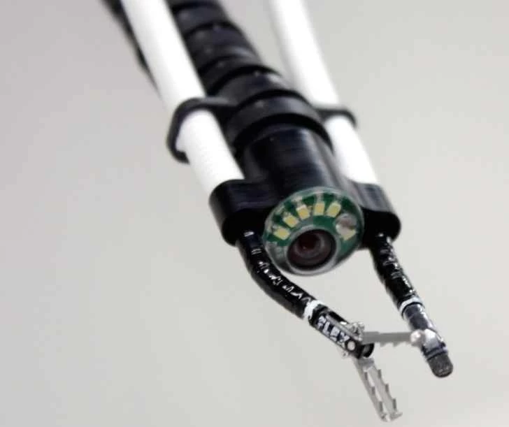 希望の光：外科手術用スネークロボットは実在し、人類の体内へと向かっている