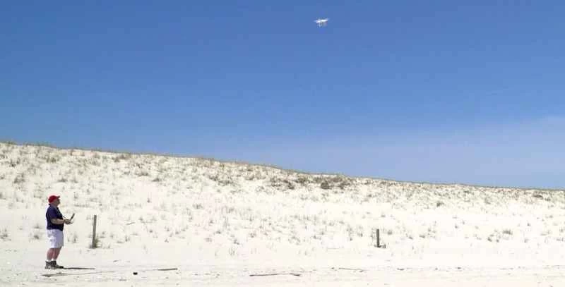 鳥だ！飛行機だ！ゴミが大好きなドローンだ！