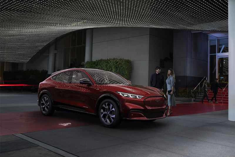 フォードの完全電気自動車マスタング・マッハEが予約注文可能となり、多くのオプションが用意されている。