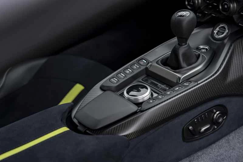 アストンマーティンのヴァンテージAMR