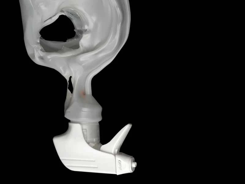 溶けたプラスチックのスプレーボトル