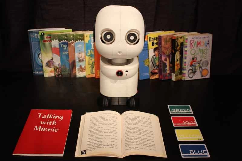子どもたちは読書を十分にしていません。解決策は？ロボットです。