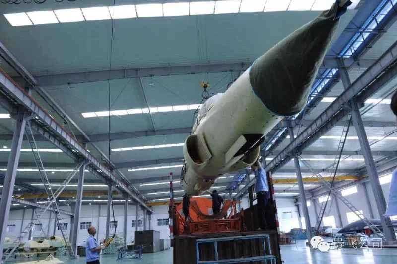 翔龍ドローン 中国貴州航空機公司 JL-9 トレーナー