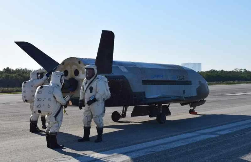 X-37B着陸後の点検
