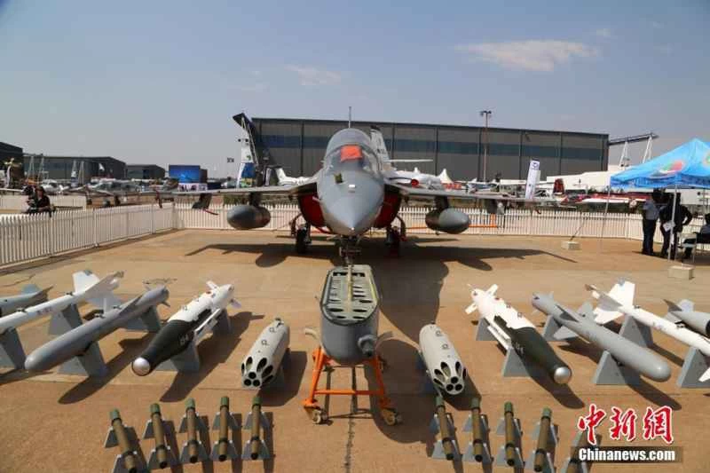 中国空軍はパイロットの訓練のために戦闘機の群れを調達しようとしている