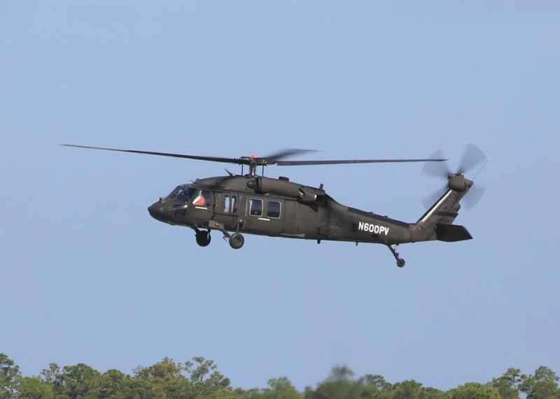 デジタルアップグレードされたブラックホークヘリコプターの初飛行をご覧ください