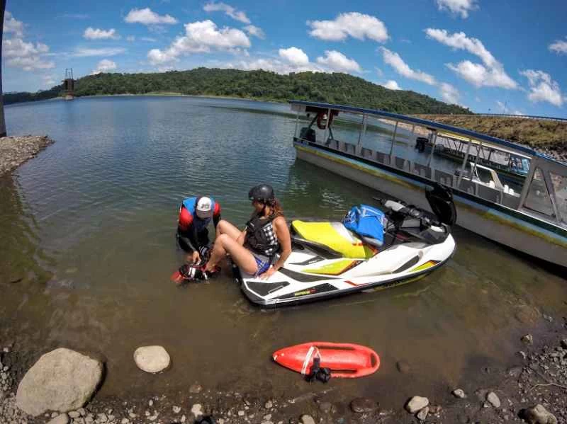 フライボードへのストラップ装着