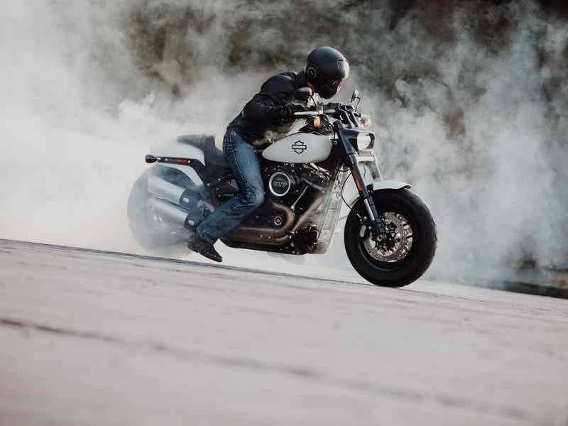 ハーレーダビッドソン ファットボブ