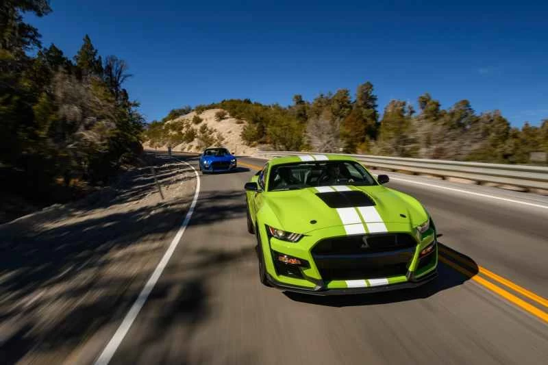 フォード GT500 明るいグリーン。