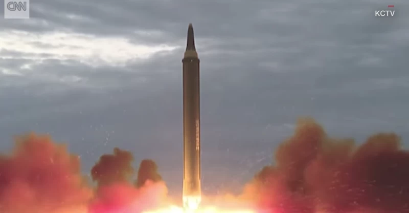 北朝鮮の日本上空を飛ぶミサイル実験は脅威的な概念実証だった