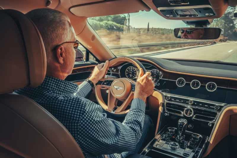 ベントレー フライングスパー レビュー