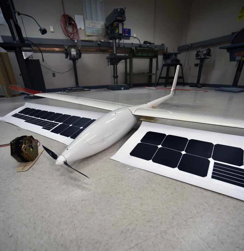 太陽電池アレイ