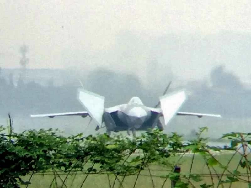J-20ステルス戦闘機 2016 中国