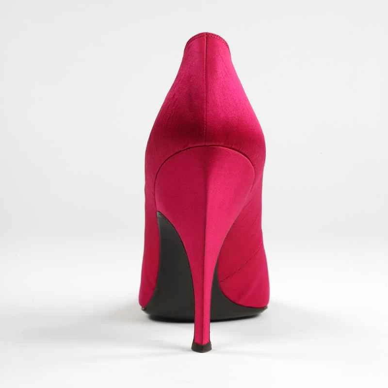 スチール製のエギュイユヒール