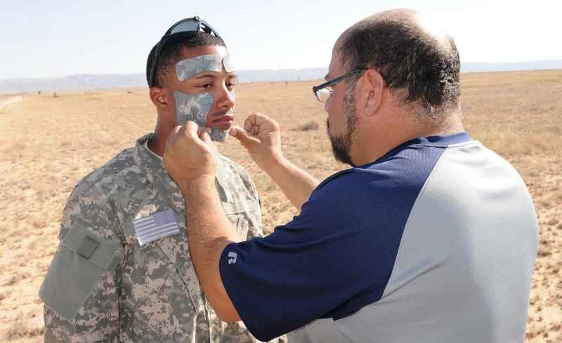 「うなり声」、あるいは、私が心配するのをやめてウジ虫を愛するようになった経緯