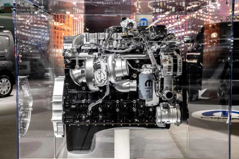 カミンズ 6.7L ターボディーゼル