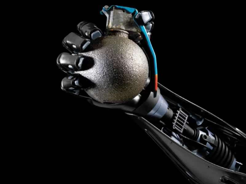 ロボットを恐れろと言われます。でも、なぜロボットが私たちに襲いかかると考えるのでしょうか？