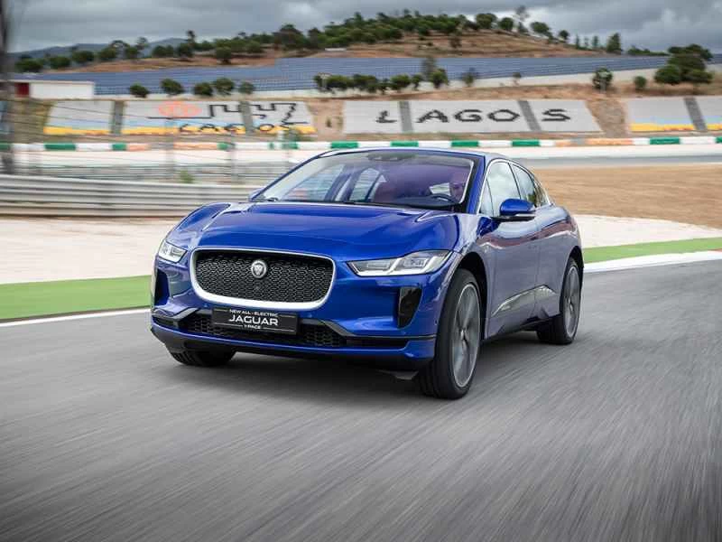 ジャガーの電気自動車「I-PACE」がサーキットを走る