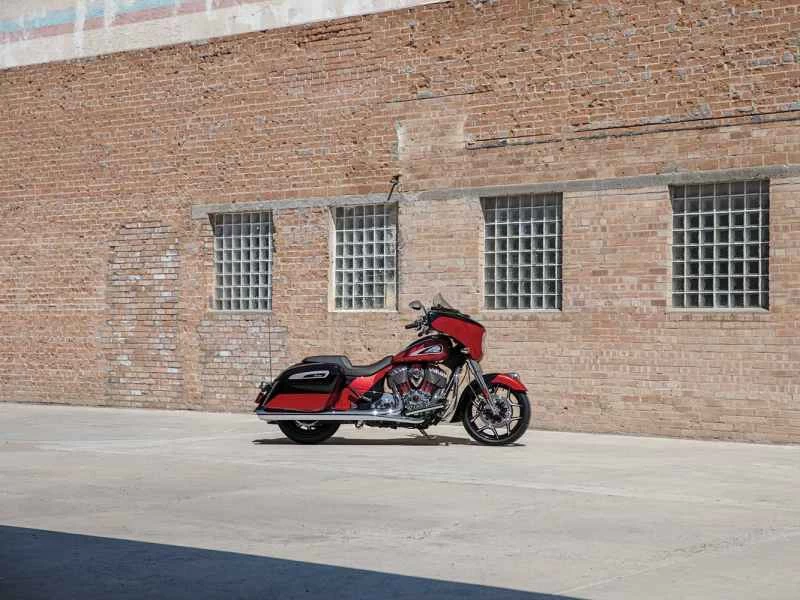 スプリングフィールドにはついに、ユニークなカラースキーム、バッジ、トリム、カラーマッチしたエンジンコンポーネントを含むエリート仕様が導入されました。