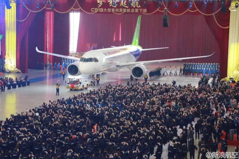 中国が次世代の巨大航空機を披露した