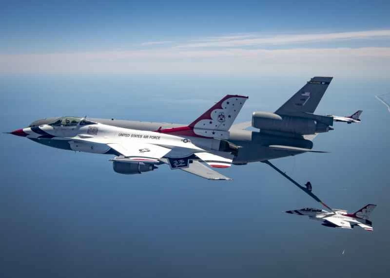 F-16空中給油