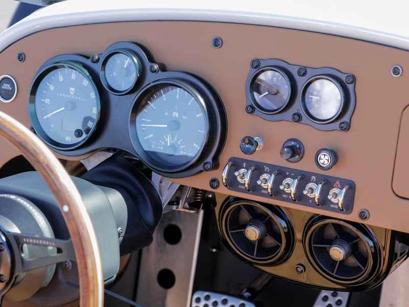 私たちは、Venice GT のインテリアのクラシックな外観とタッチを高く評価しています。