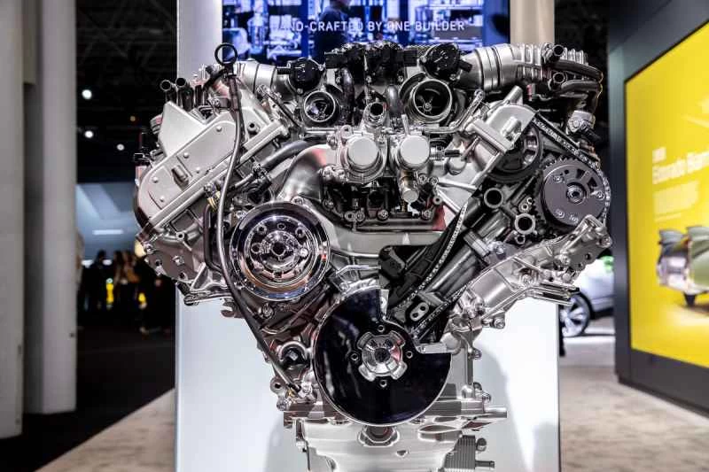 ブラックウィングV8の別の角度