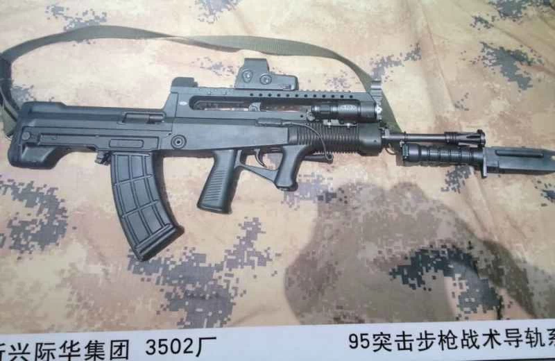 中国製アサルトライフル QBZ-95