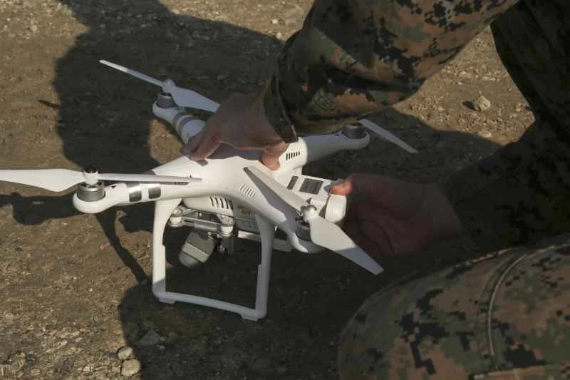 民生用ドローンが軍に問題を引き起こしている