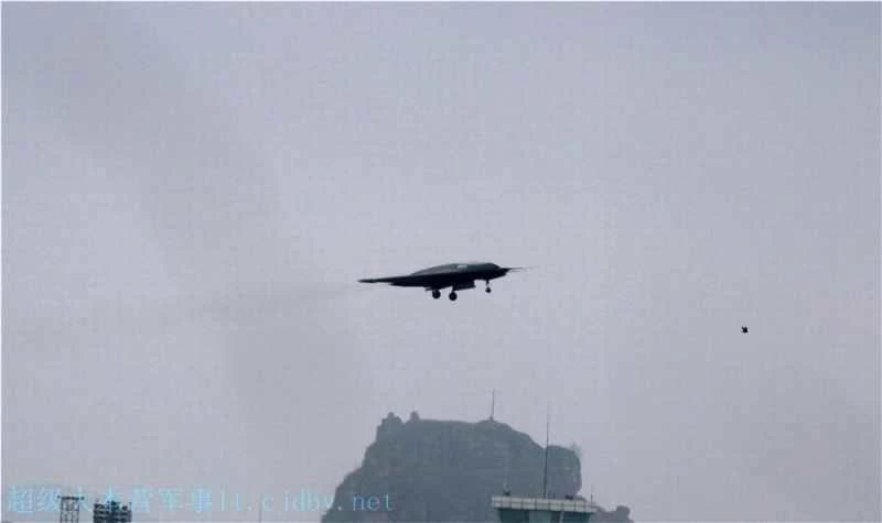 中国シャープソードステルスUCAV 麗江