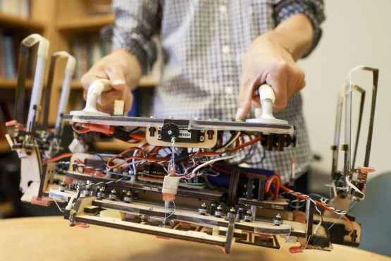 このヤモリにヒントを得たロボットは、宇宙ゴミ問題の解決に役立つかもしれない